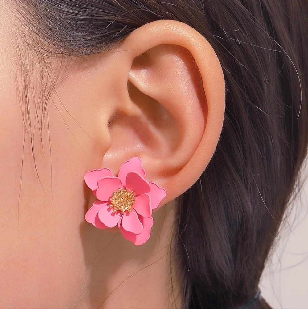 Boho Flower Stud Earrings for Women Chic Pink.